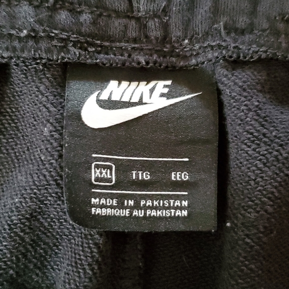 Nike Sportswear Club Fleece Shorts - Picture 3 of 4